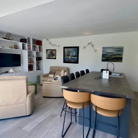 Very Pleasant Single-storey For 6 People Villa